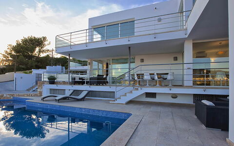 Villa Bridget: Piscina, Balcone, Shade, Ricorrere, Villa, Corrimano, Attico, Le Scale, Dimora