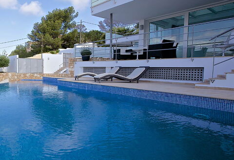 Villa Bridget: Piscina, Ricorrere, Mobili Da Esterno, Shade, Hotel, Eco Hotel, Sedia, Giochi D'Acqua, Villa