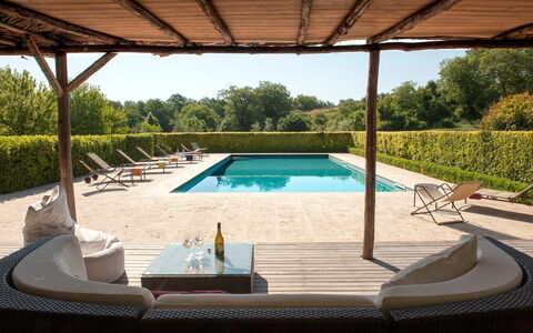 Villa Collombroso: Piscina, Mobili Da Esterno, Mobilia, Ricorrere, Lettino, Shade, Materiale Composito, Tempo Libero, Sedia, Giardino