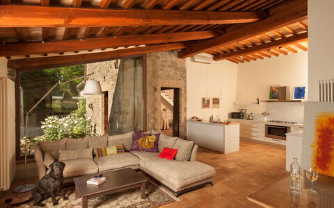 Villa Collombroso: Mobilia, Interior Design, Pavimentazione, Parete, Divano, Legna, Pavimento, Soffitto, Soggiorno, Camera