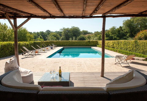 Villa Collombroso: Piscina, Mobili Da Esterno, Mobilia, Ricorrere, Lettino, Shade, Materiale Composito, Tempo Libero, Sedia, Giardino