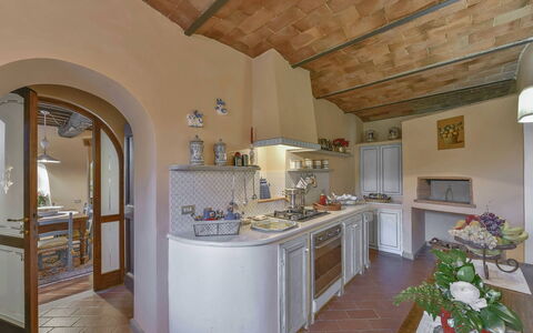 Villa delle Rose: Mobilia, Cucina, Interior Design, Pavimentazione, Controsoffitto, Elettrodomestico Da Cucina, Casa, Illuminazione, Cabinetry, Camera