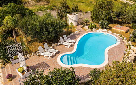 Villa la Randa: Piscina, Mobili Da Esterno, Ricorrere, Eco Hotel, Ombrello, Lettino, Sedia, Hacienda, Hotel, Shade