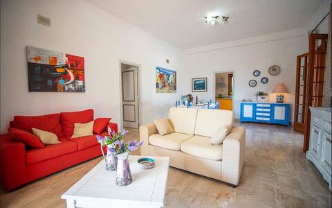 Villa la Randa: Mobilia, Interior Design, Pavimentazione, Divano, Pavimento, Legna, Camera, Soggiorno, Tavolo, Appartamento
