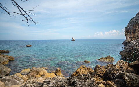Villa la Randa: Blu, Acqua, Roccia, Corpo D'Acqua, Mare, Costiera E Morfologie Oceanic, Costa, Oceano