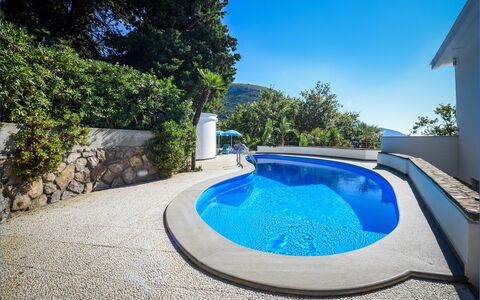 Villa Lamaro: Blu, Piscina, Materiale Composito, Ricorrere, Shade, Calcestruzzo, Eco Hotel, Landscaping, Giochi D'Acqua, Design