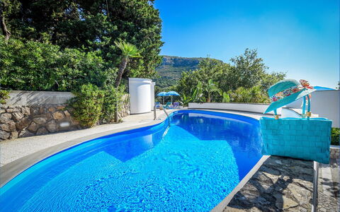Villa Lamaro: Blu, Acqua, Piscina, Materiale Composito, Ricorrere, Tempo Libero, Eco Hotel, Shade, Landscaping, Hotel
