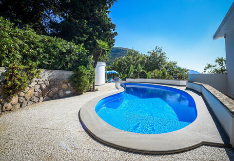 Villa Lamaro: Blu, Piscina, Materiale Composito, Ricorrere, Shade, Calcestruzzo, Eco Hotel, Landscaping, Giochi D'Acqua, Design