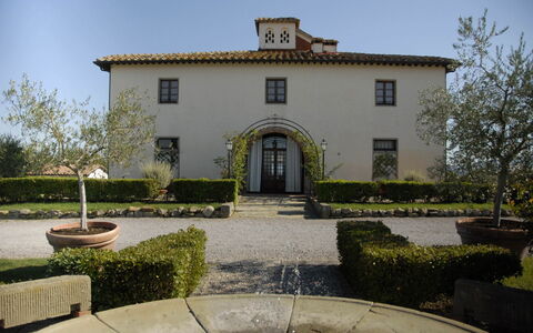 Villa Michelangelo: Arbusto, Casa, Estate, Porta, Giardino, Villetta, Agriturismo, Villa, Landscaping, Hacienda