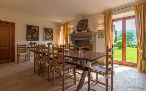Villa Molinazzo 10: Mobilia, Pavimentazione, Tavolo, Legna, Interior Design, Pavimento, Cucina & Sala Da Pranzo Tavolo, Sedia, Camera, Sala Da Pranzo