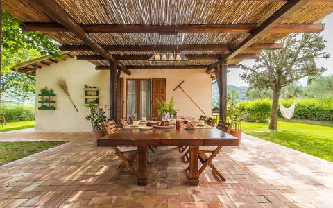 Villa Molinazzo 14: Mobilia, Legna, Pavimentazione, Tavolo, Cucina & Sala Da Pranzo Tavolo, Sedia, Giardino, Mobili Da Esterno, Portico, Tavolo Esterno