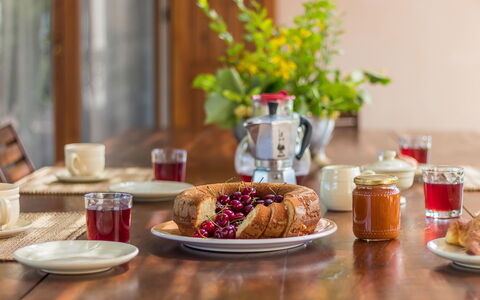 Villa Molinazzo 14: Cibo, Tavola, Serveware, Ingrediente, Tavolo, Dishware, Tazza, Bicchieri, Mobilia, Piatto