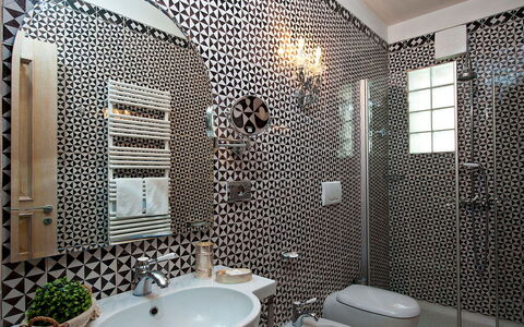 Villa Moresca: Interior Design, Bagno, Parete, Idraulico Fixture, Pavimentazione, Pavimento, Lavandino Del Bagno, Lavello, Soffitto, Idraulico
