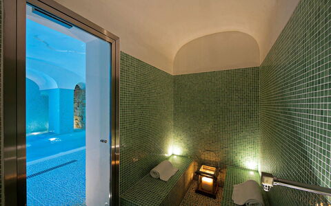 Villa Moresca: Pavimentazione, Pavimento, Materiale Composito, Piscina, Piastrella, Soffitto, Ricorrere, Hotel, Design, Vasca Da Bagno