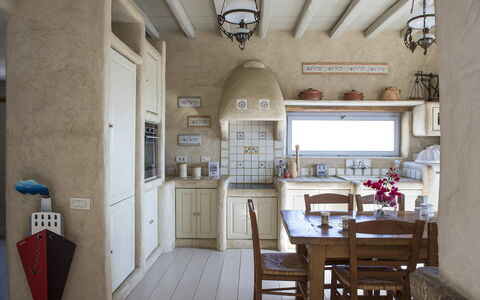 Villa Mycenaean: Mobilia, Interior Design, Pavimentazione, Pavimento, Cucina, Sedia, Casa, Camera, Illuminazione, Tavolo