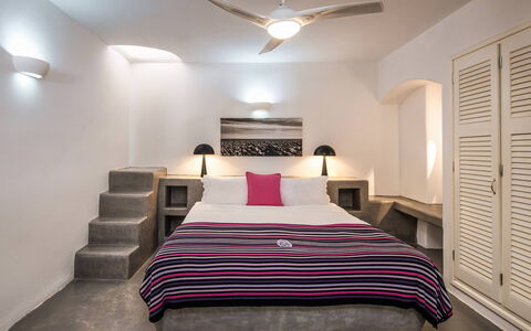Villa Vorias: Mobilia, Interior Design, Pavimentazione, Pavimento, Soffitto, Illuminazione, Casa, Camera, Letto, Camera Da Letto