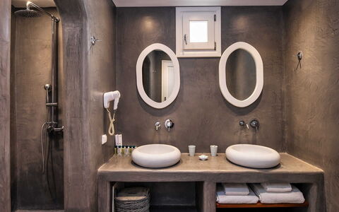 Villa Vorias: Idraulico Fixture, Interior Design, Bagno, Idraulico, Lavello, Rubinetto, Lavandino Del Bagno, Specchio, Lampada