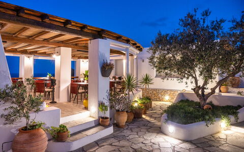 Villa Vorias: Vaso Di Fiori, Casa, Sedia, Pianta Della Casa, Ricorrere, Terrazza, Giardino, Estate, Cortile, Hacienda