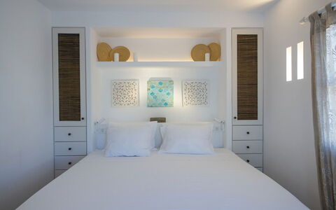 Boho House: Letto, Mobilia, Camera Da Letto, Interior Design, Parete, Bedding, Lenzuolo, Pavimento, Legna, Biancheria