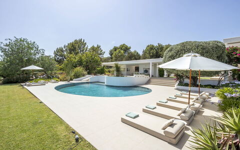 Can Las Palmas: Piscina, Shade, Giardino, Ricorrere, Estate, Mobili Da Esterno, Landscaping, Sedia, Calcestruzzo, Eco Hotel