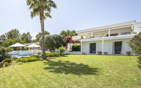 Can Las Palmas: Albero, Zona Residenziale, Arbusto, Casa, Estate, Lotto, Shade, Giardino, Dimora