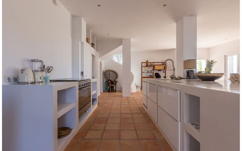 Can Lorenzo: Pavimentazione, Interior Design, Pavimento, Controsoffitto, Legna, Soffitto, Cucina, Mobilia, Cabinetry, Illuminazione