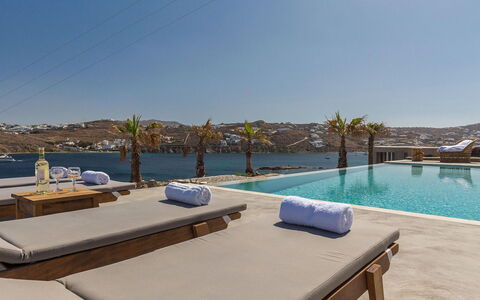 Carmen 1: Blu, Piscina, Ricorrere, Eco Hotel, Resort Citta ', Costa, Villa, Mobili Da Esterno, Lettino, Estate