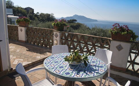 Casa 2 Ulivi: Mobilia, Mare, Costiera E Morfologie Oceanic, Vaso Di Fiori, Sedia, Costa, Oceano, Pianta Della Casa, Ricorrere, Tavolo Esterno