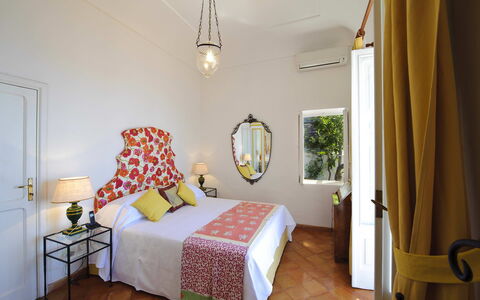 Casa Angels: Parete, Mobilia, Interior Design, Camera Da Letto, Letto, Pavimento, Biancheria, Pavimentazione, Bedding, Telaio Del Letto