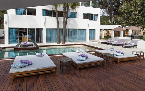 Casa Asia: Mobilia, Piscina, Mobili Da Esterno, Pavimentazione, Pavimento, Ricorrere, Shade, Sedia, Materiale Composito, Deck