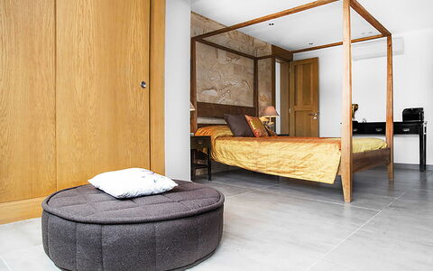 Casa Asia: Mobilia, Interior Design, Pavimento, Pavimentazione, Letto, Camera Da Letto, Parete, Legna, Pavimento In Legno, Camera
