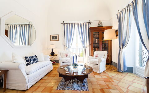 Casa Bellevue: Mobilia, Interior Design, Pavimentazione, Pavimento, Divano, Soggiorno, Soffitto, Illuminazione, Camera, Sedia
