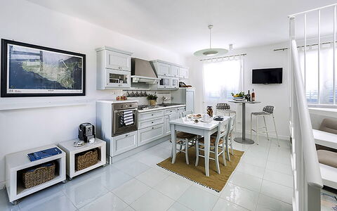 Casa Delfino: Mobilia, Interior Design, Cucina, Apparecchio Major, Elettrodomestico Da Cucina, Pavimentazione, Elettrodomestico, Camera, Casa, Soffitto