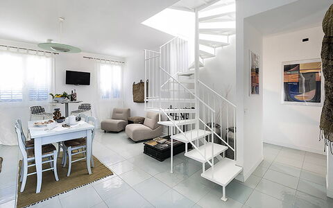 Casa Delfino: Interior Design, Pavimentazione, Mobilia, Pavimento, Appartamento, Casa, Camera, Soggiorno, Sedia, Divano