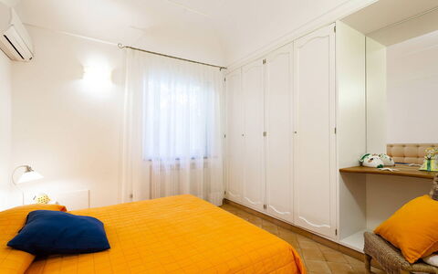 Casa Dorothea 2: Interior Design, Parete, Pavimentazione, Pavimento, Camera Da Letto, Letto, Mobilia, Legna, Soffitto, Giallo