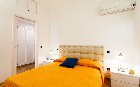 Casa Dorothea 3: Letto, Interior Design, Camera Da Letto, Mobilia, Legna, Lenzuolo, Pavimento, Pavimentazione, Bedding, Soffitto