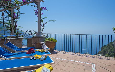 Casa Gemma: Blu, Vaso Di Fiori, Balcone, Mare, Oceano, Mobili Da Esterno, Pianta Della Casa, Ricorrere, Colonna, Costa