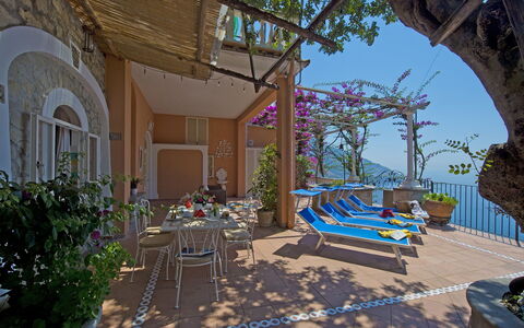Casa Gemma: Vaso Di Fiori, Balcone, Sedia, Pianta Della Casa, Ricorrere, Hacienda, Villa, Mobili Da Esterno, Eco Hotel, Hotel