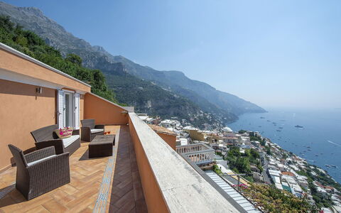 Casa Gioia: Geografia Montane, Montagna, Collina, Catena Montuosa, Mare, Hill Station, Costa, Cresta, Valle, Balcone