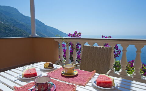 Casa Ivan: Mobilia, Tavolo, Sedia, Balcone, Mare, Mobili Da Esterno, Ricorrere, Eco Hotel, Tavolino Da Caffè, Pianta Della Casa