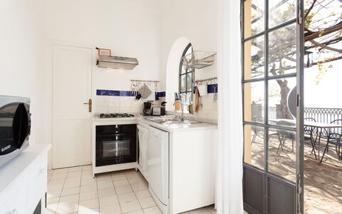 Casa la Sponda: Interior Design, Pavimentazione, Pavimento, Mobilia, Appartamento, Soffitto, Sedia, Modanatura, Cucina, Piastrella