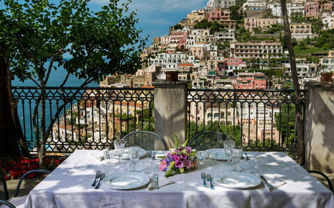 Casa la Sponda: Tovaglia, Tavolo, Mobilia, Sedia, Ristorante, Pianta Della Casa, Balcone, Barware, Cibo
