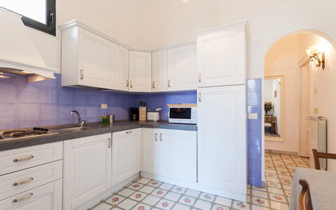 Casa Li Galli: Pavimentazione, Controsoffitto, Cucina, Cabinetry, Pavimento, Elettrodomestico Da Cucina, Interior Design, Apparecchio Major, Credenza, Soffitto