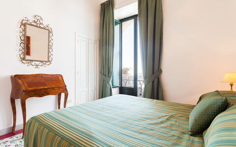 Casa Li Galli: Mobilia, Camera Da Letto, Letto, Interior Design, Camera, Pavimento, Lenzuolo, Bedding, Pavimentazione, Telaio Del Letto