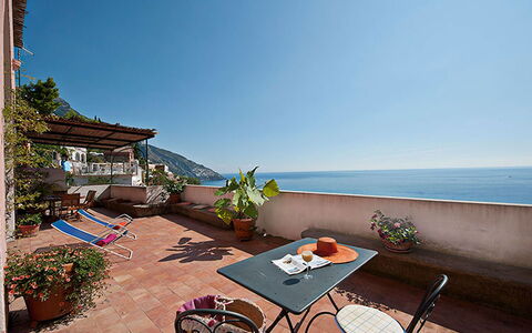 Positano View: Mare, Costa, Costiera E Morfologie Oceanic, Balcone, Oceano, Vaso Di Fiori, Spiaggia, Riva, Ricorrere, Mobili Da Esterno