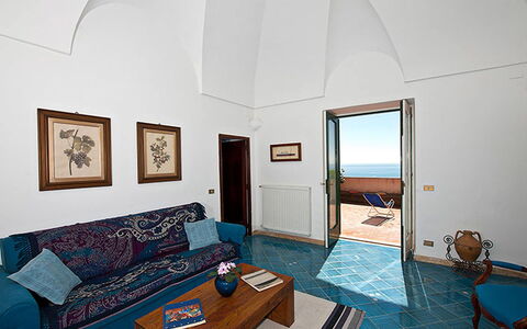 Positano View: Pavimentazione, Pavimento, Interior Design, Camera, Color Legno, Latifoglie, Oceano, Vernice, Pavimento In Legno, Soggiorno
