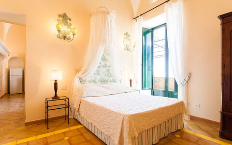 Casa Palazzo: Pavimento, Interior Design, Pavimentazione, Mobilia, Soffitto, Camera, Camera Da Letto, Biancheria, Letto, Sedia
