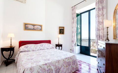 Casa Praiano: Interior Design, Pavimento, Camera Da Letto, Mobilia, Camera, Appartamento, Letto, Lenzuolo, Cornice, Telaio Del Letto