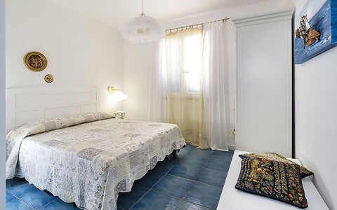 Casa Riccio: Letto, Mobilia, Interior Design, Camera Da Letto, Pavimento, Bedding, Pavimentazione, Lenzuolo, Camera, Soffitto