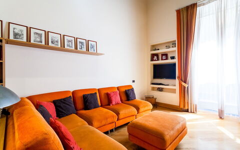 Casa Rossella: Mobilia, Interior Design, Divano, Pavimentazione, Legna, Soggiorno, Pavimento, Camera, Illuminazione, Casa